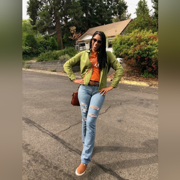 Meet your Posher, Tamera - Picture 2 of 2